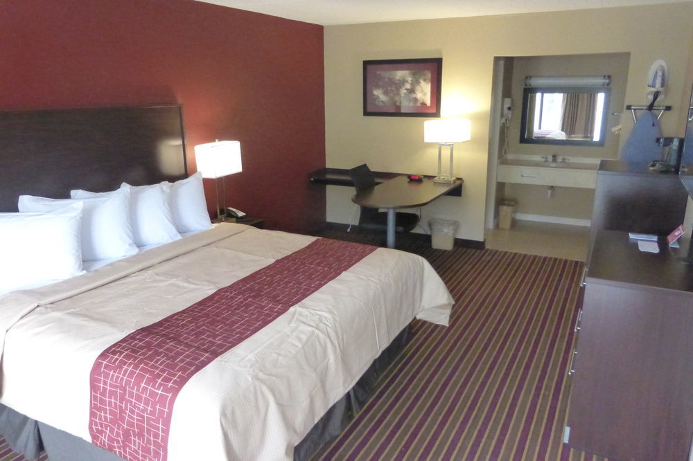 Red Roof Inn Clearfield Exterior photo